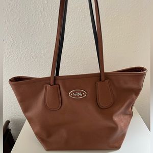 Coach taxi tote